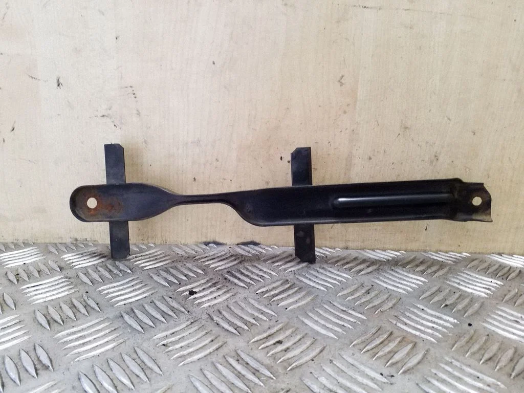 Battery bracket