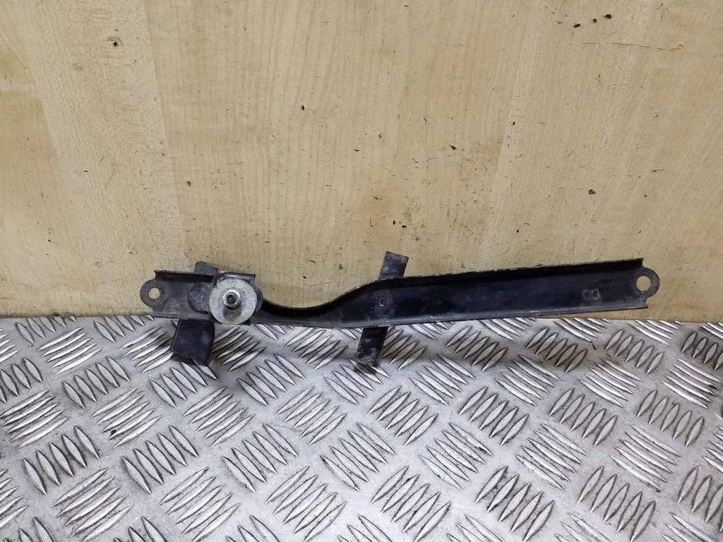Battery bracket – Honda CR-V (2002-2006)