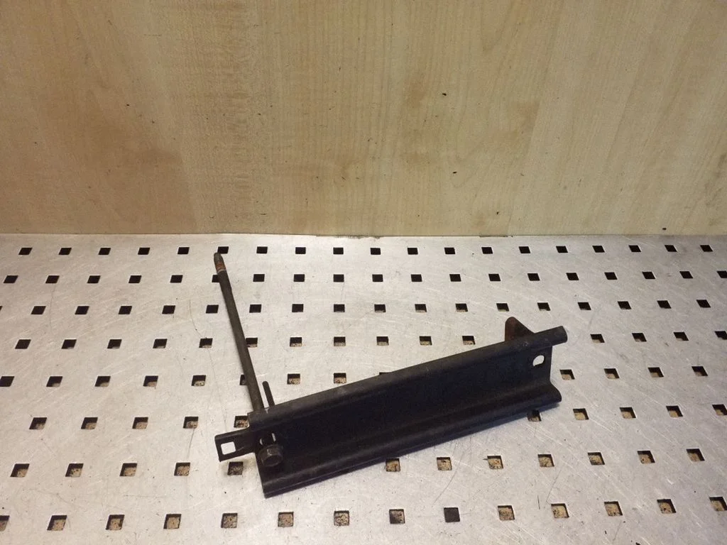 Battery bracket – Opel Frontera B (1998-2004)