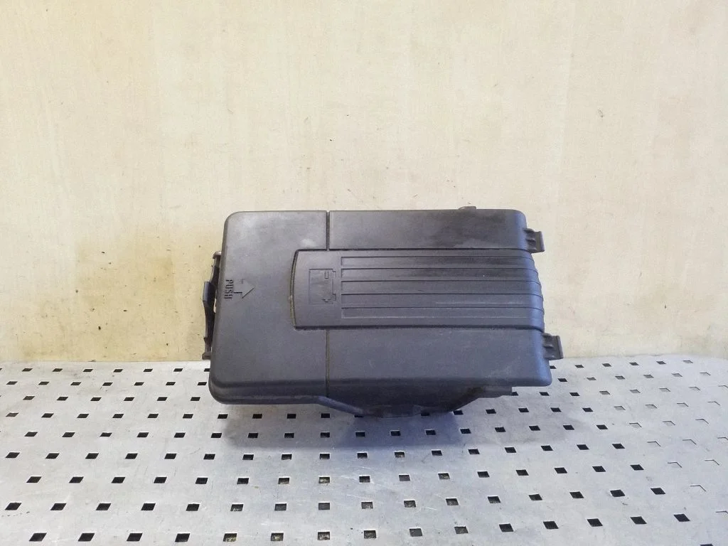 Pokrywa skrzynki akumulatora – Audi A3 S3 8P (2003-2012)