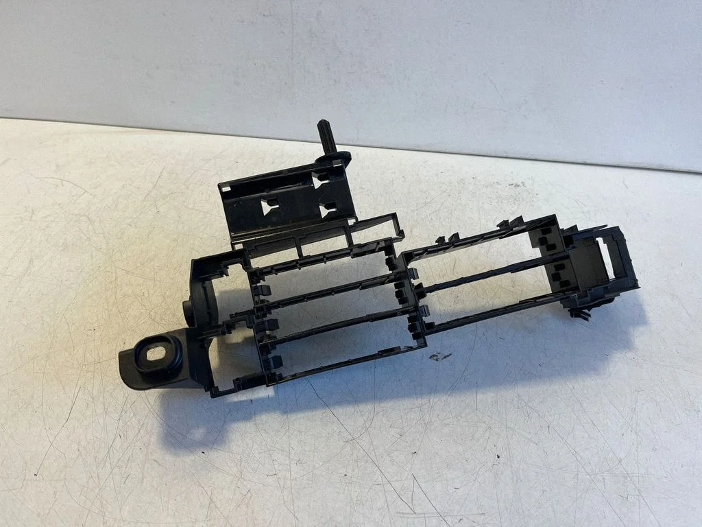 Cita salona detaļa 8W0971845AH
