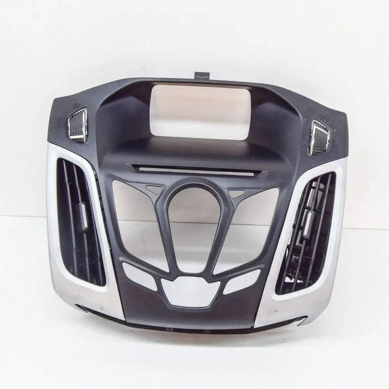 Raadio/navigatsiooni viimistlus – Ford Focus (2010-2017)