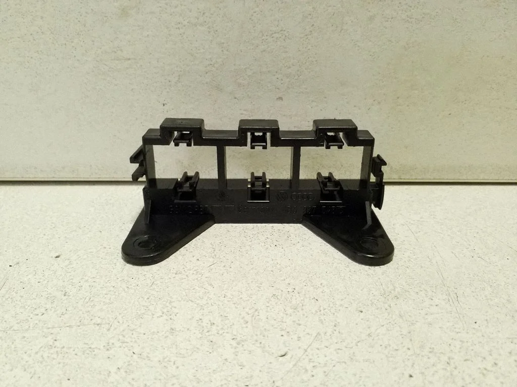 Muu salongiosa 4B0937545C
