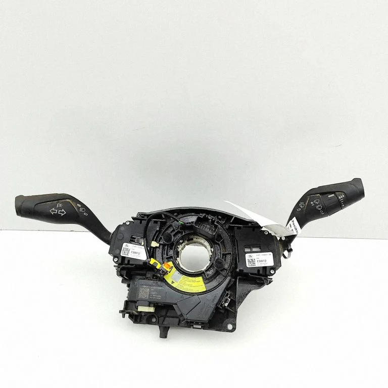 Pagriezienu/gaismu svira CV6T13335AE