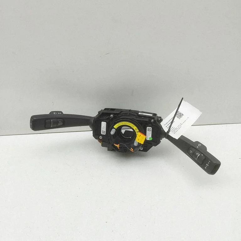 Pagriezienu/gaismu svira – Volvo S60 (2014-2018)