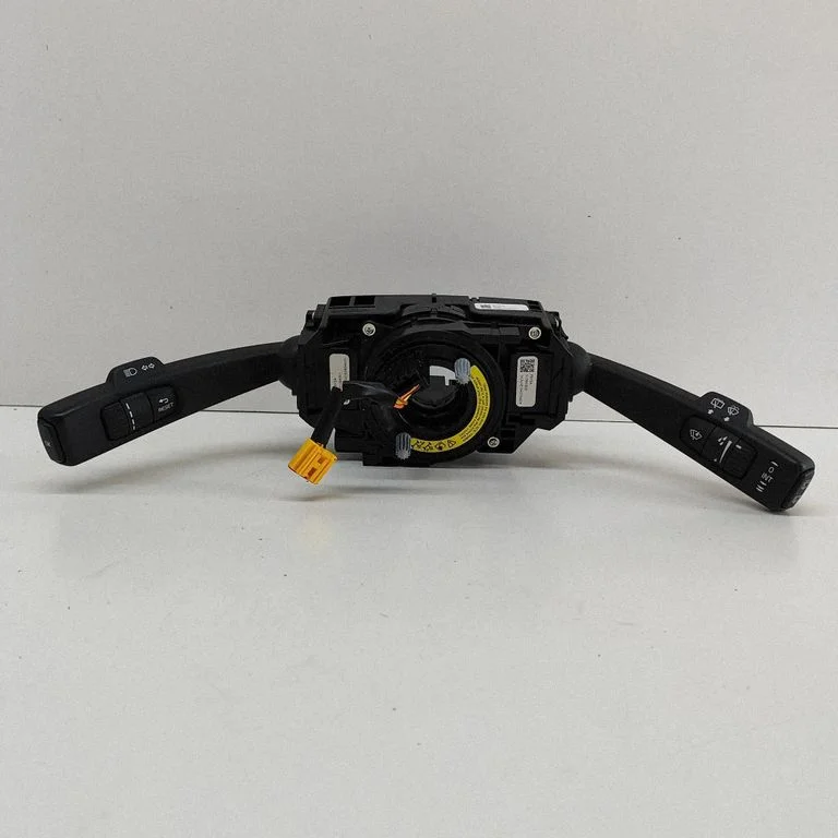 Pagriezienu/gaismu svira – Volvo XC60 (2014-2016)