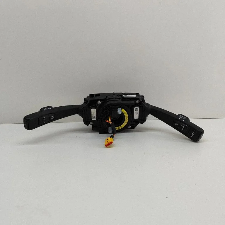 Pagriezienu/gaismu svira – Volvo XC60 (2014-2016)