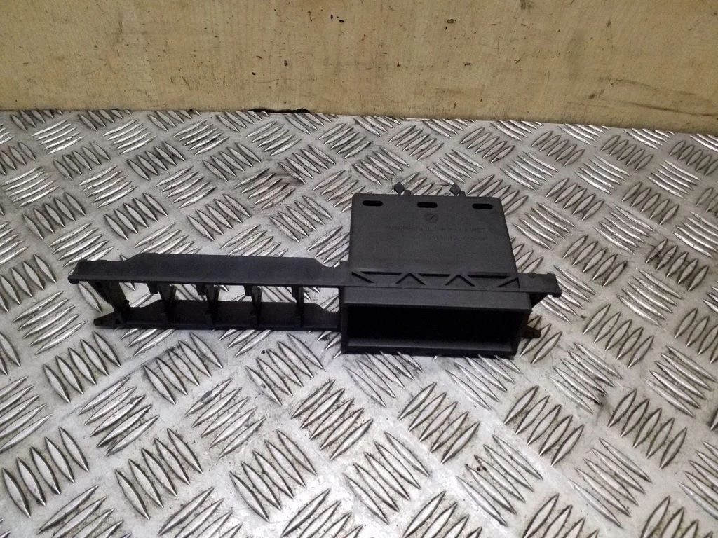 Cita salona detaļa 4A0941561A