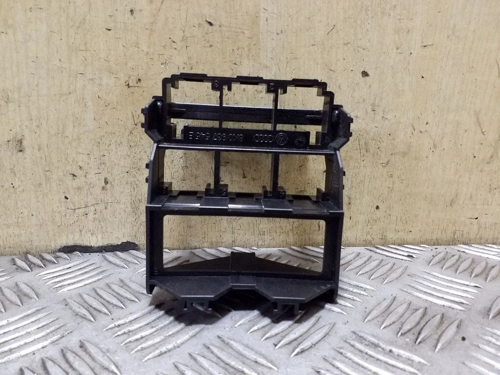 Muu salongiosa 8K0937545B