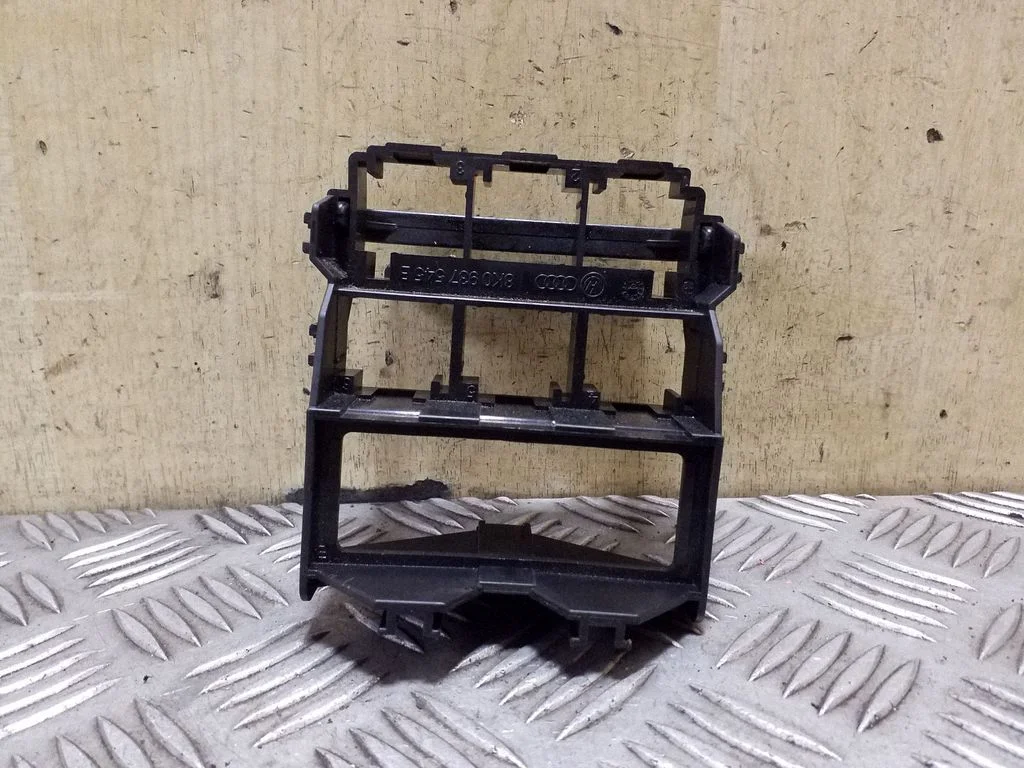 Muu salongiosa 8K0937545B
