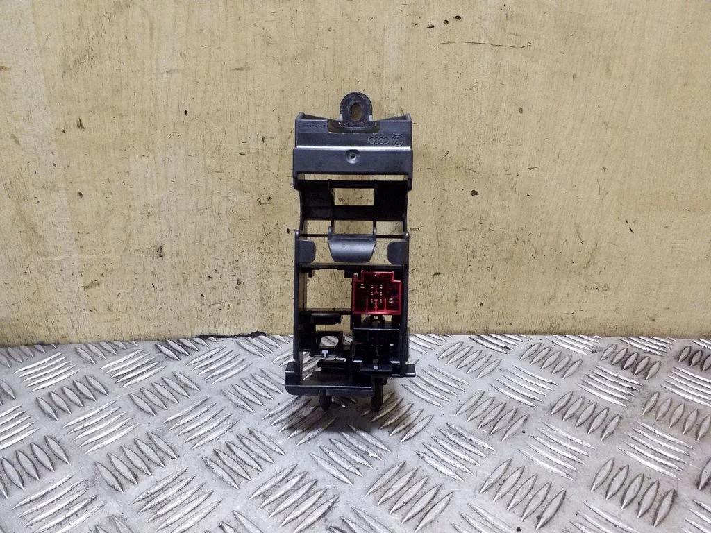 Muu salongiosa 8K0937545F