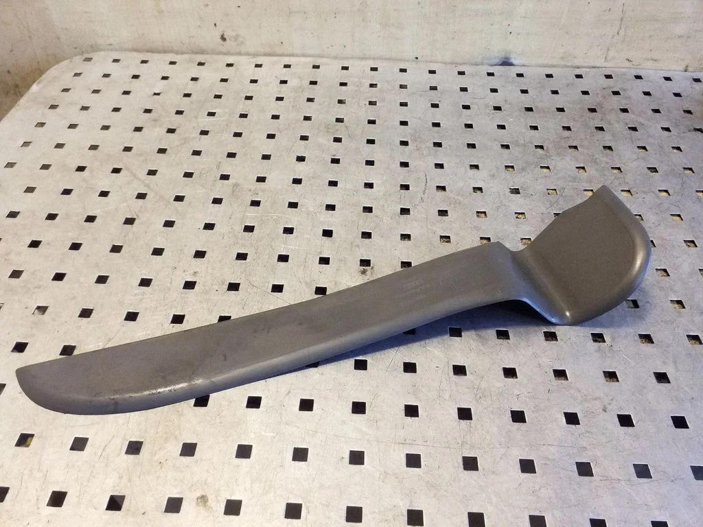 Cita salona detaļa 8T0868133