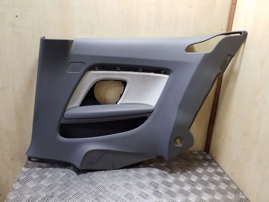 Cita salona detaļa 8T0867036