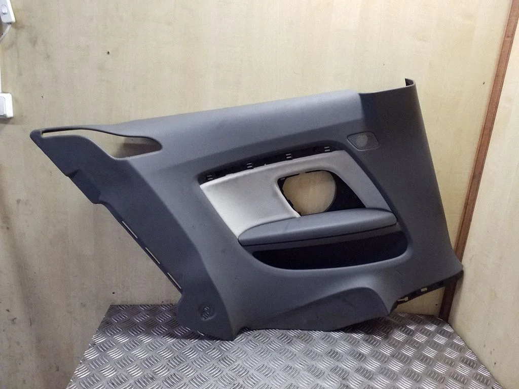 Cita salona detaļa 8T0867035