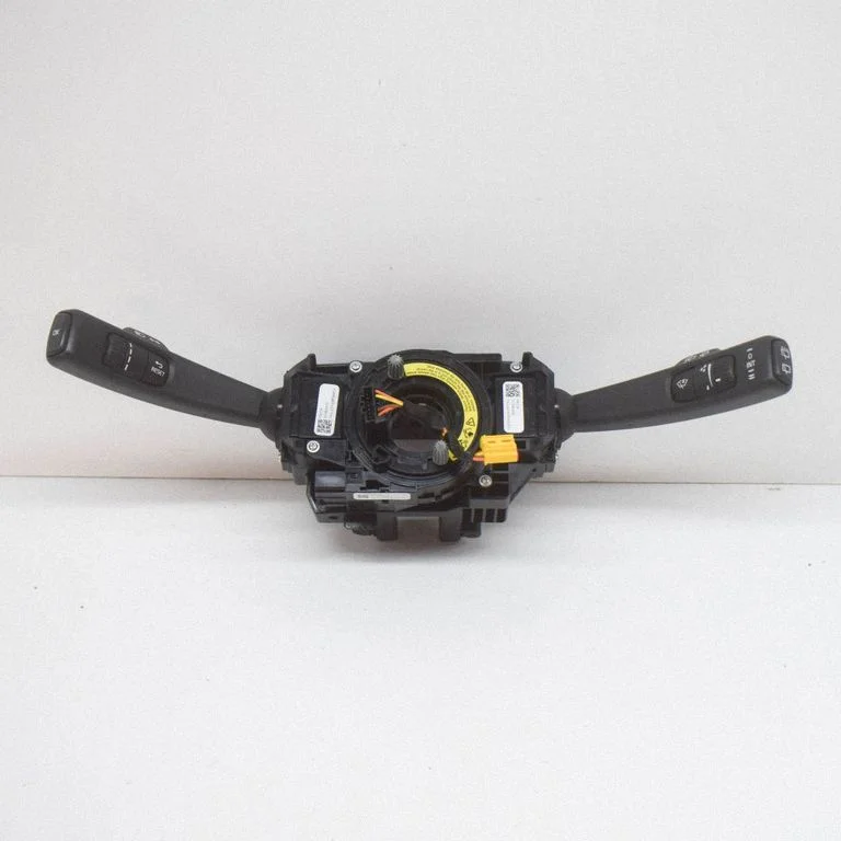Pagriezienu/gaismu svira – Volvo XC60 (2014-2016)