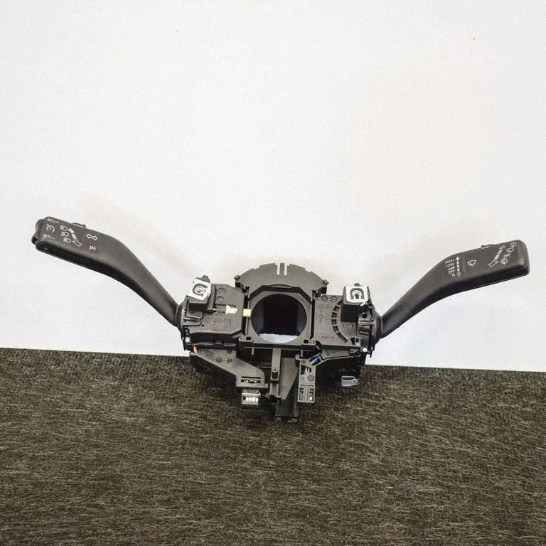 Pagriezienu/gaismu svira – Skoda Yeti (5L) (2009-2017)