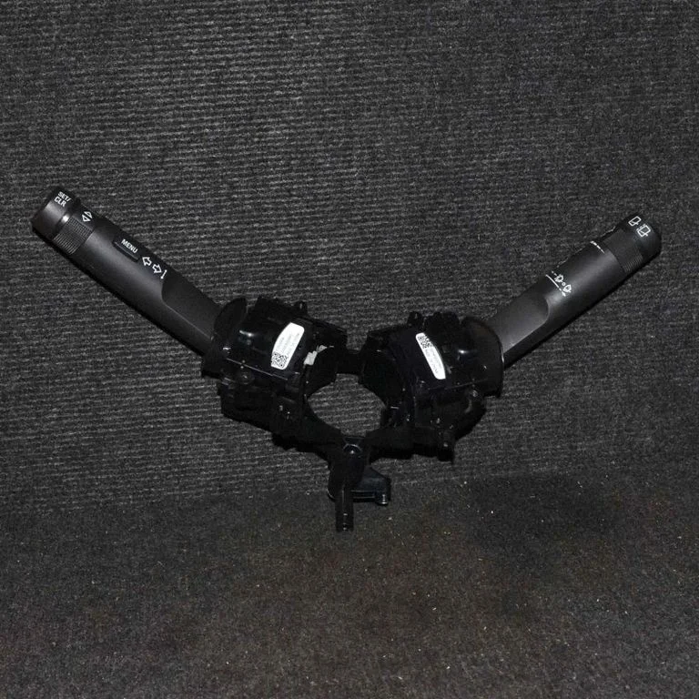 Pagriezienu/gaismu svira – Opel Insignia A (2008-2017)