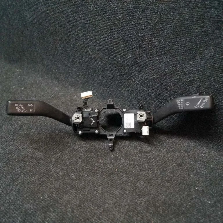 Pagriezienu/gaismu svira 5K0953521DP – Skoda Yeti (5L) (2009-2017)