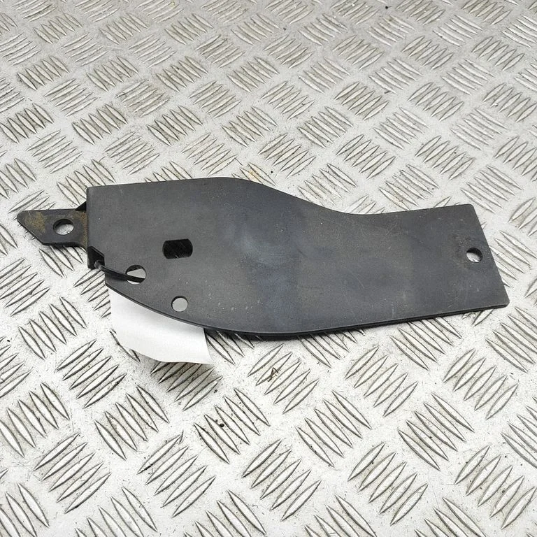 Radiator trim – Land Rover Discovery Sport (2014-)