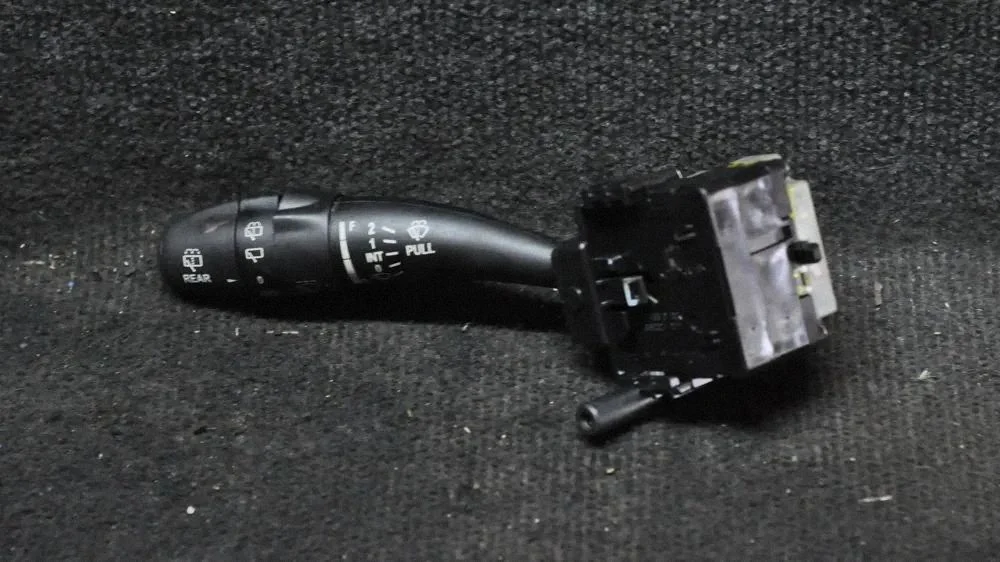 Pagriezienu/gaismu svira 934201H700 – KIA Ceed (2006-2012)