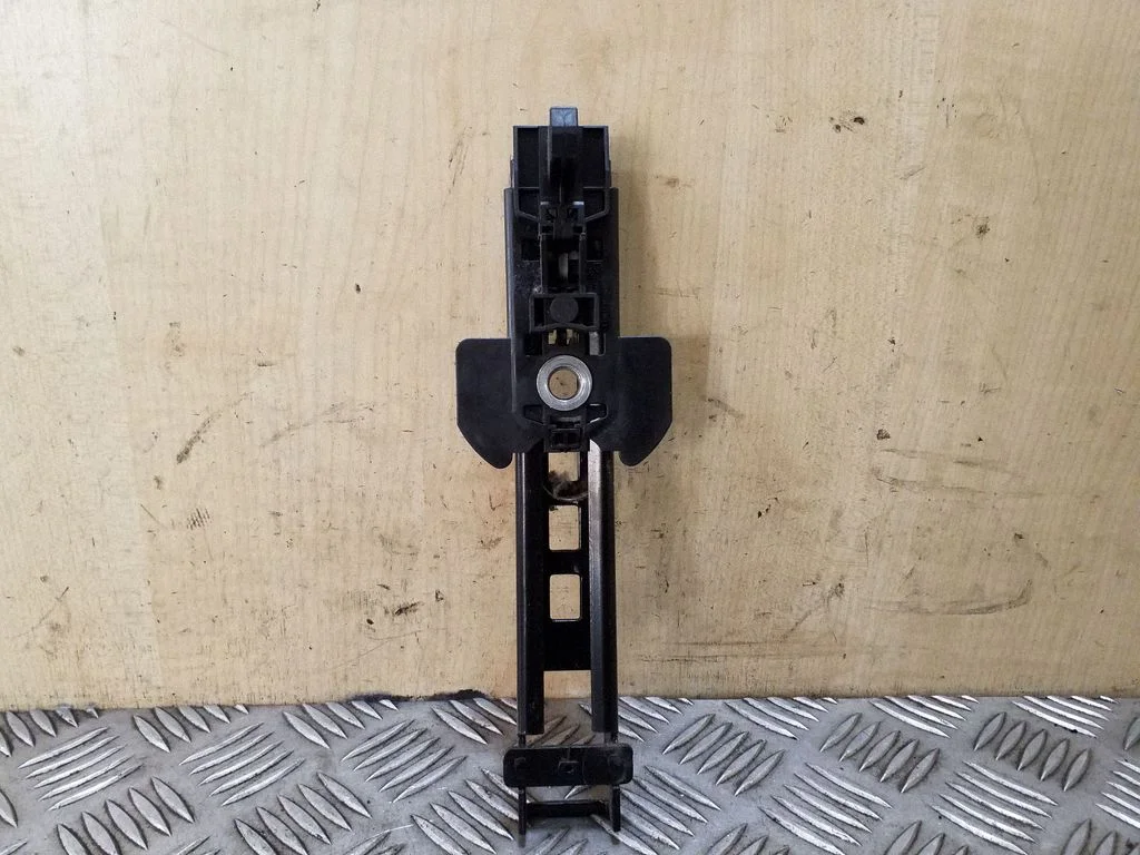 Cita salona detaļa 8E0857833E