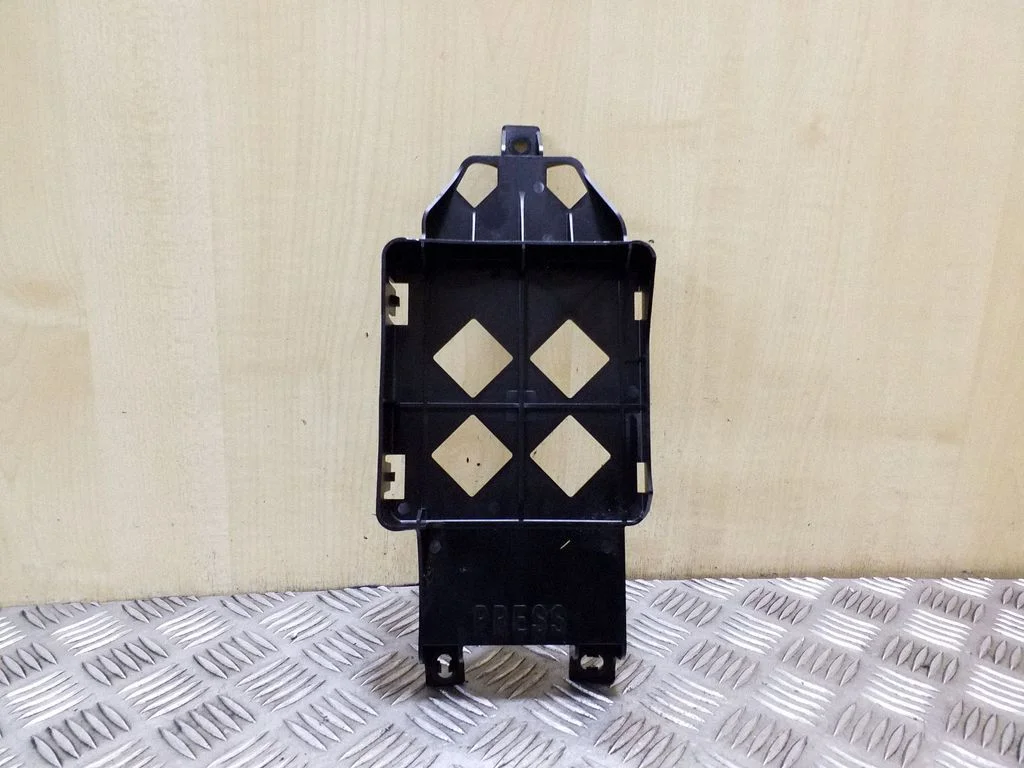 Cita salona detaļa 4G0907347