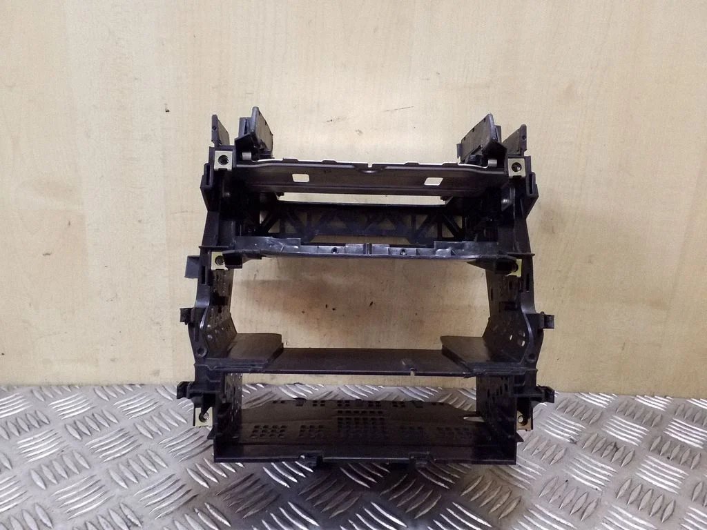 Cita salona detaļa 8L0858005