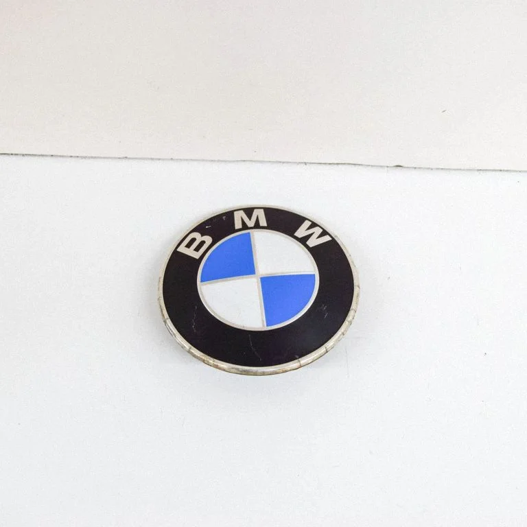 Ražotāja emblēma/modeļa burti 7499154