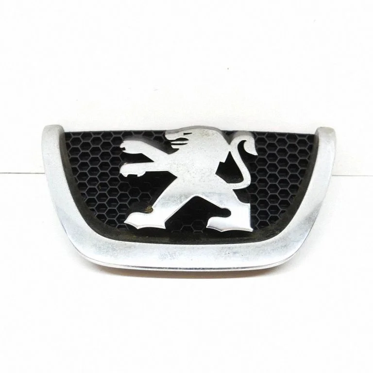 Manufacturers badge/model letters