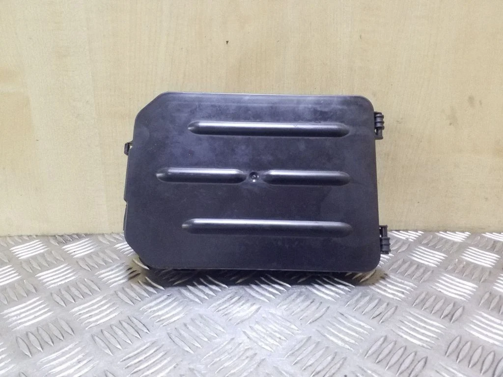 Muu salongiosa 8E0927355