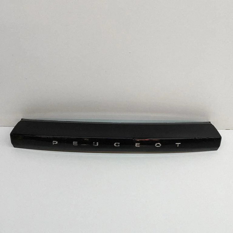 Listwa klapy bagażnika MOU022781