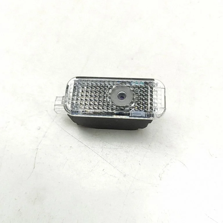 Priekšējo durvju apgaismojuma lukturis (iekšpusē) 4G0052134D
