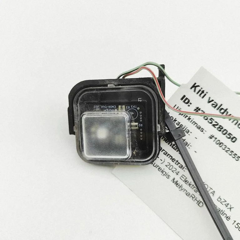 Front door interior light 8189042010