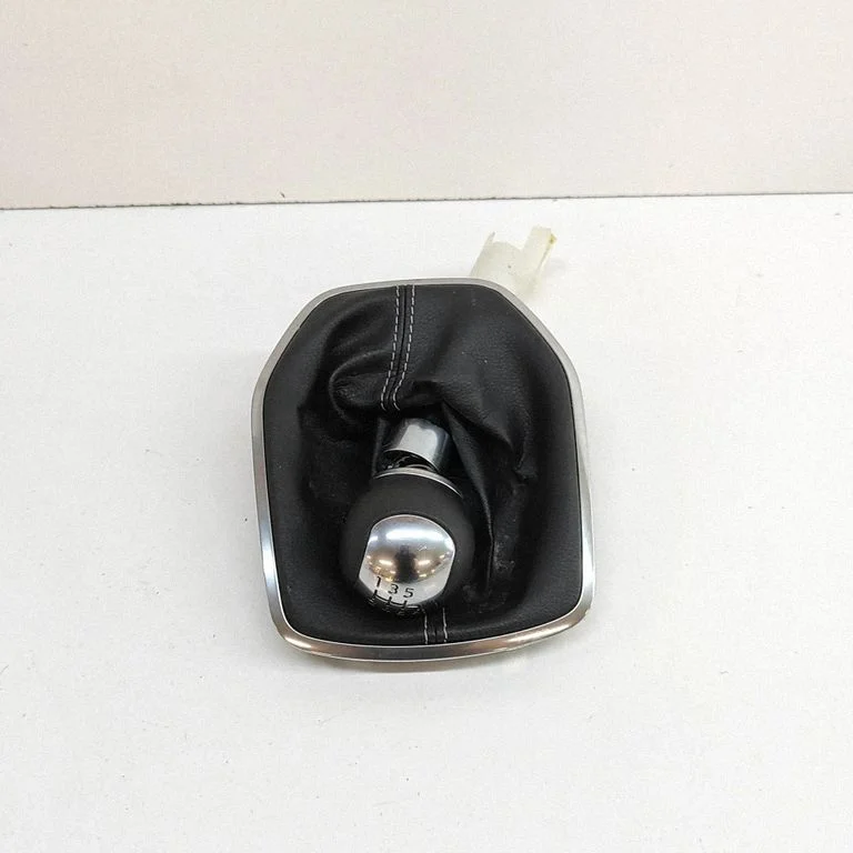 Pārnesumu pārslēga sviras apdare (āda, poga) M1BR7217FA