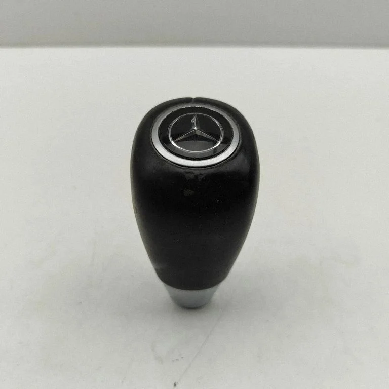 Pārnesumu pārslēga sviras apdare (āda, poga) A4702600600