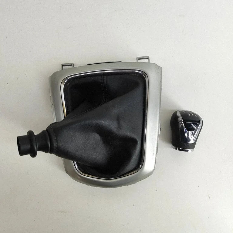 Pārnesumu pārslēga sviras apdare (āda, poga) 328654BA1A