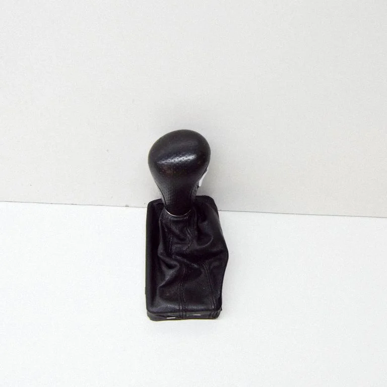 Pārnesumu pārslēga sviras apdare (āda, poga) 4L2713139L