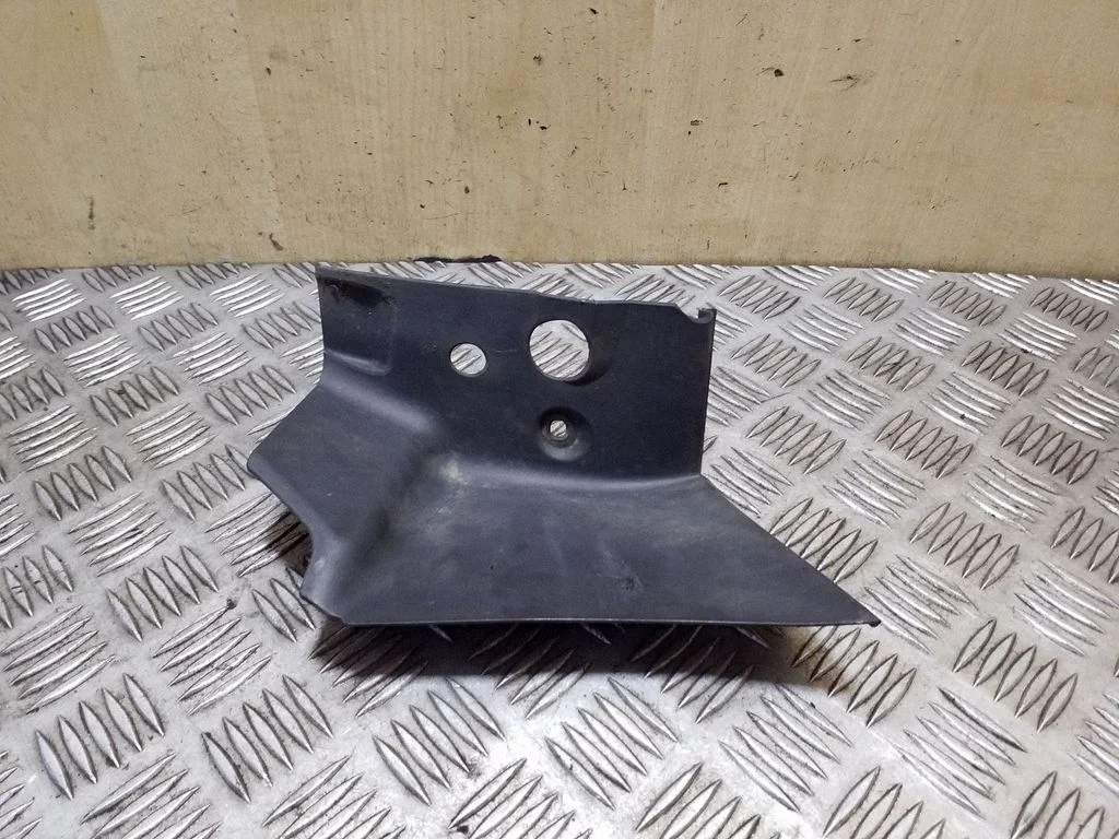 Muu välisosa 8V4113N553AB