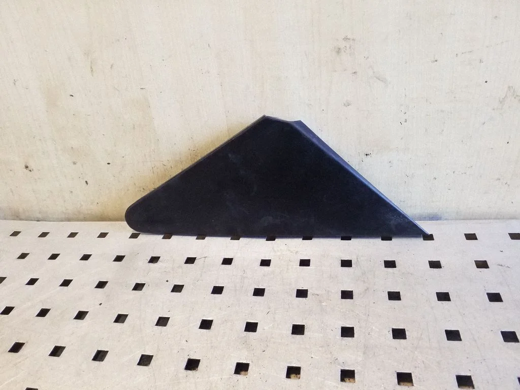 Other exterior part – Toyota Corolla Verso AR10 (2004-2009)