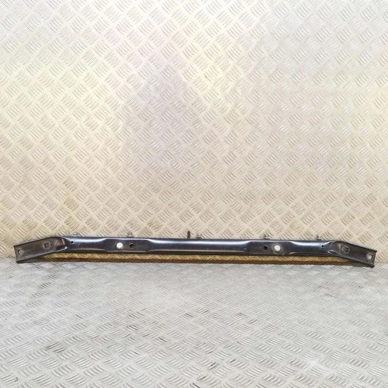 Radiaatori tugipaneeli ülaosa – BMW 5-seeria F10 F11 (2009-2016)