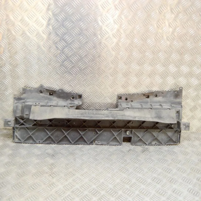 Radiatoru paneļa augšējā daļa 68161379A