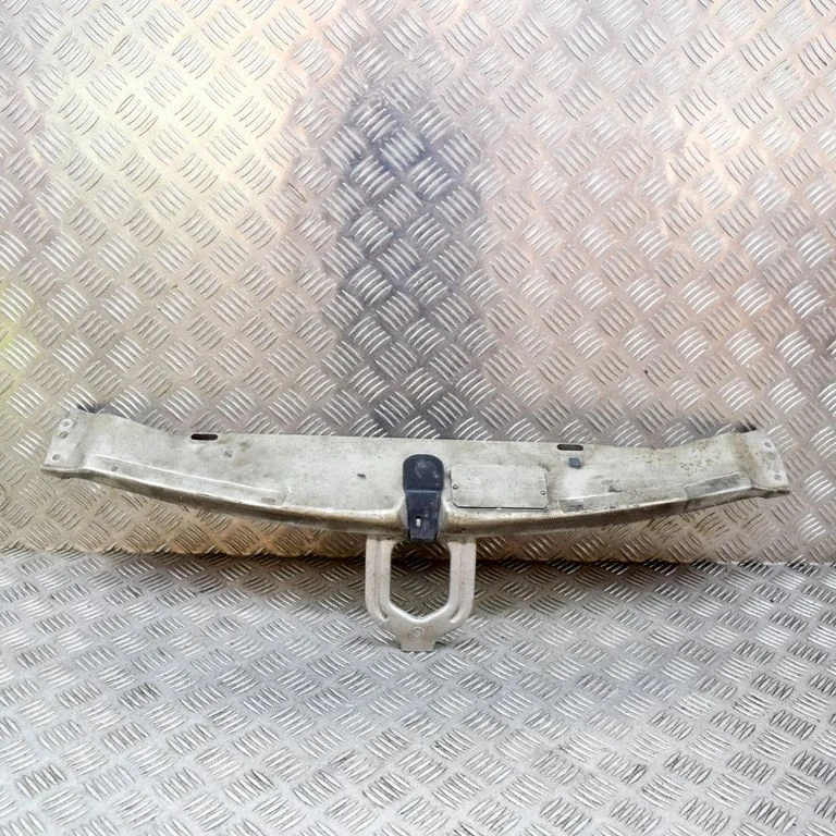 Radiatoru paneļa augšējā daļa