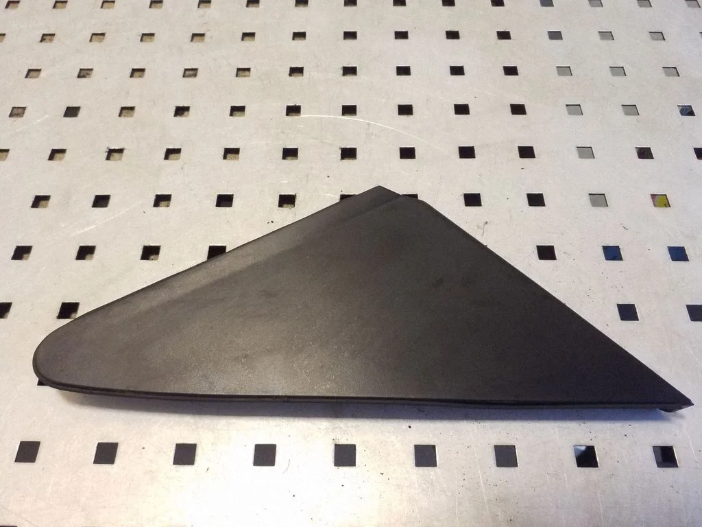 Other exterior part – Toyota Corolla Verso AR10 (2004-2009)