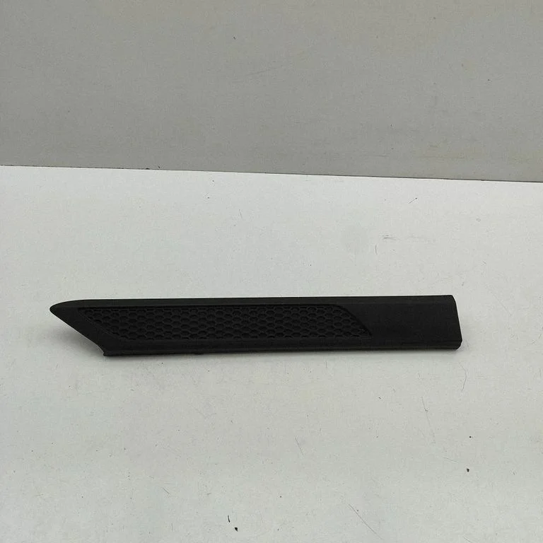 Poritiiva iluliist (molding) 7T0857538D
