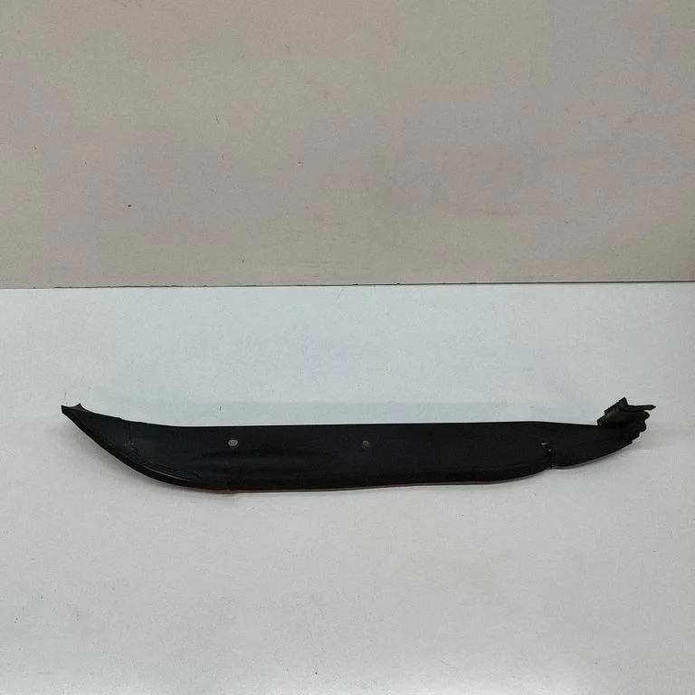 Fender trim (molding) – Porsche Macan (95B) (2014-2018)