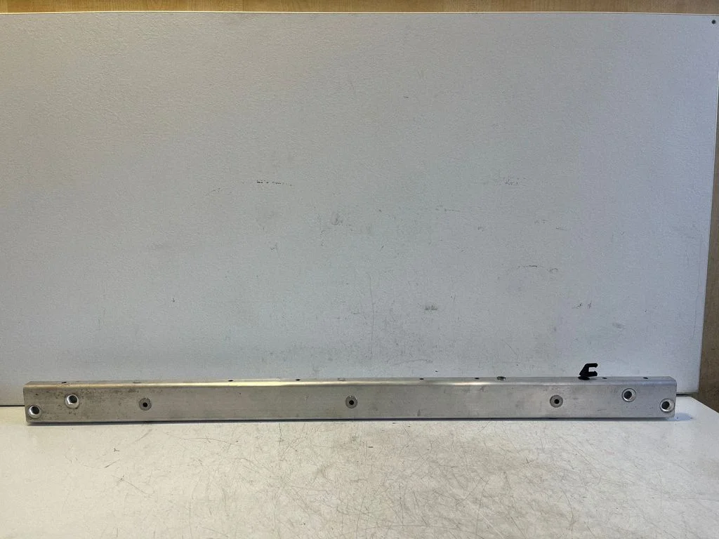 Muu mootoriruumi osa 9J1806303