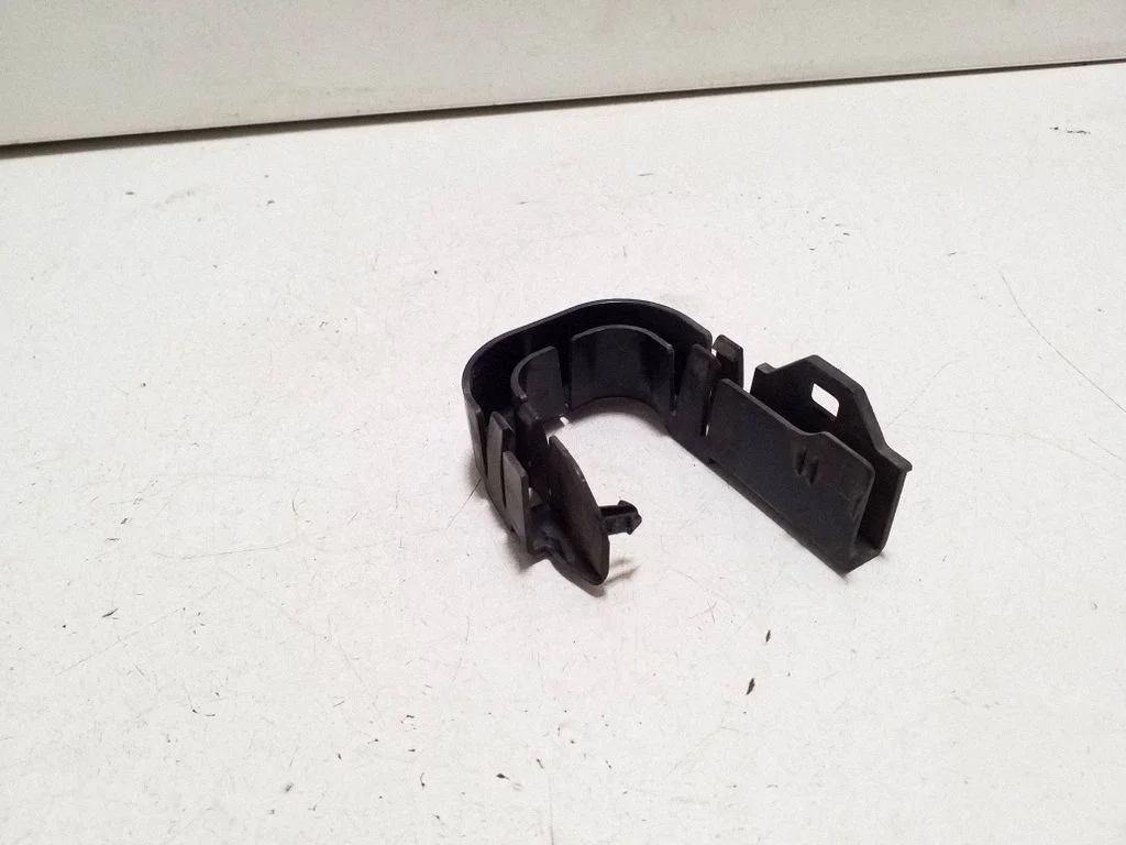 Cita motora nodalījuma detaļa 8S0971615