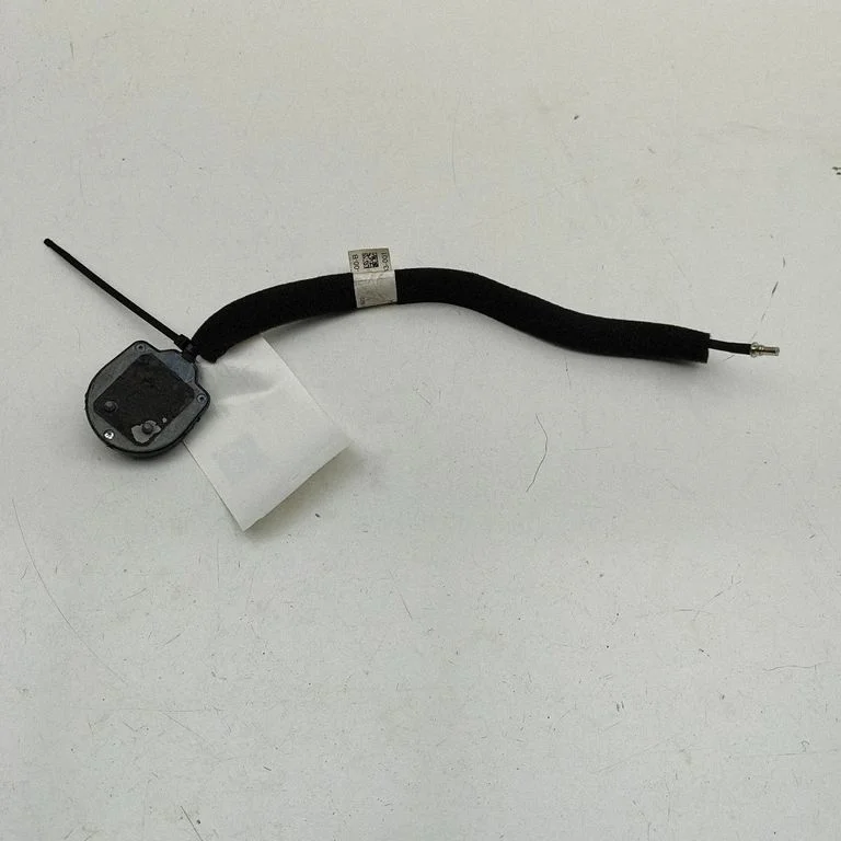 Aerial GPS antenna – Tesla Model Y (2020-)