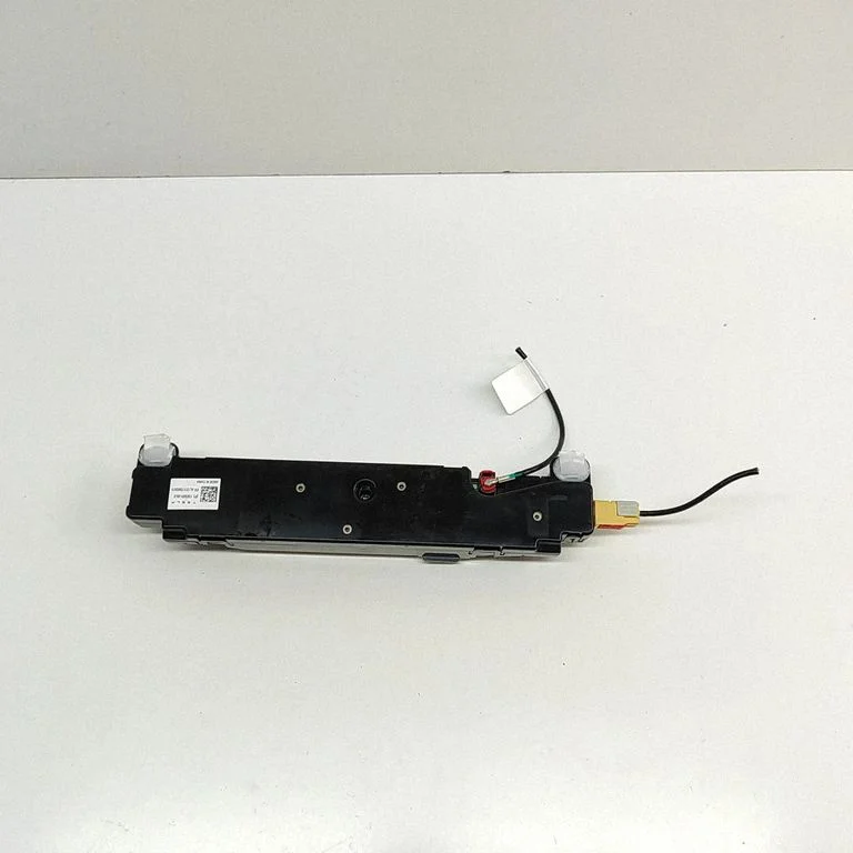Aerial GPS antenna – Tesla Model Y (2020-)