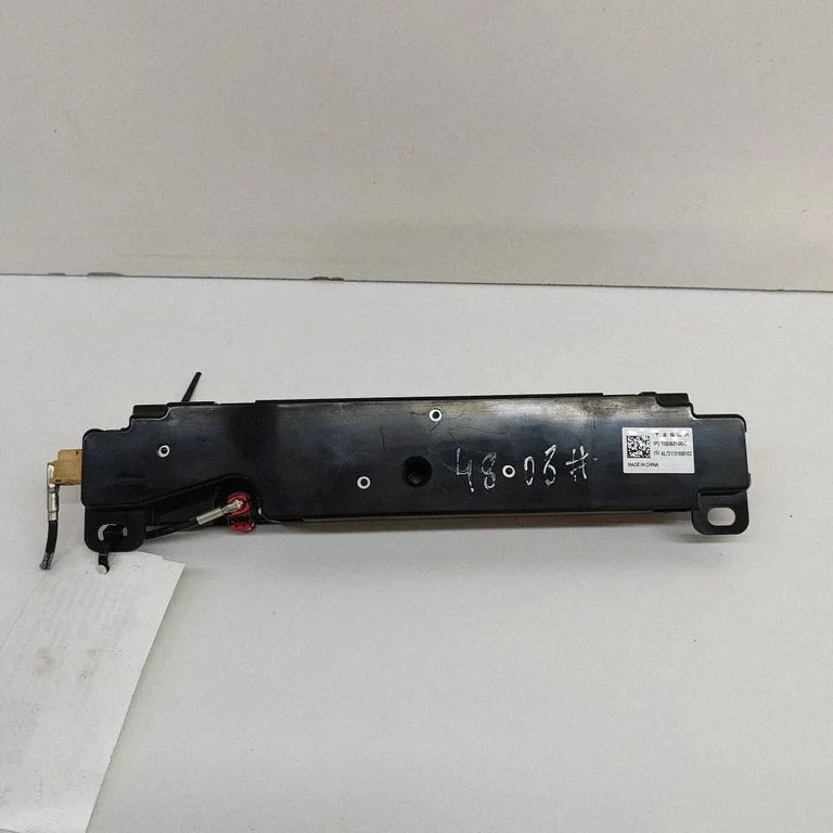 Aerial GPS antenna – Tesla Model Y (2020-)